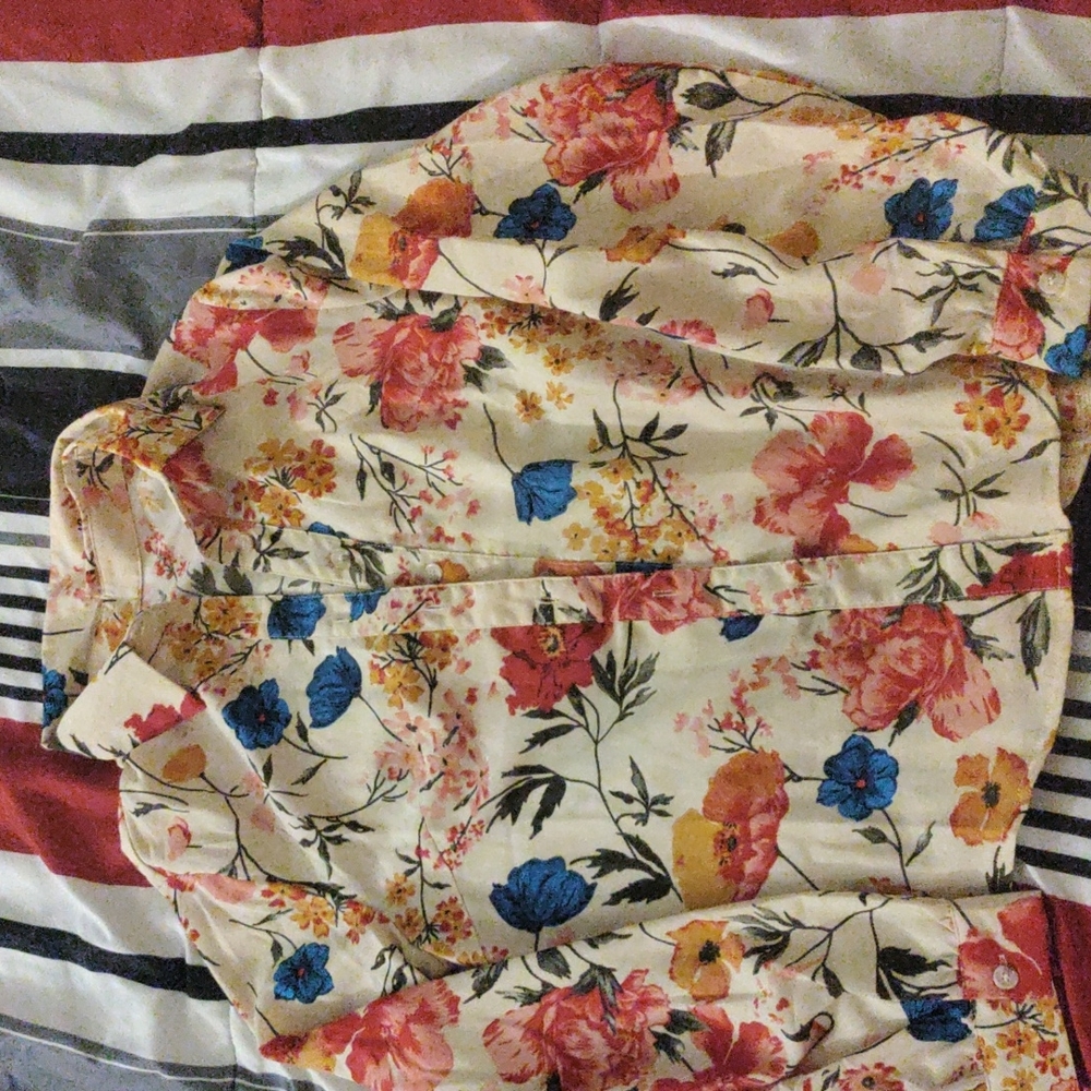 Women's new without tags floral blouse size medium